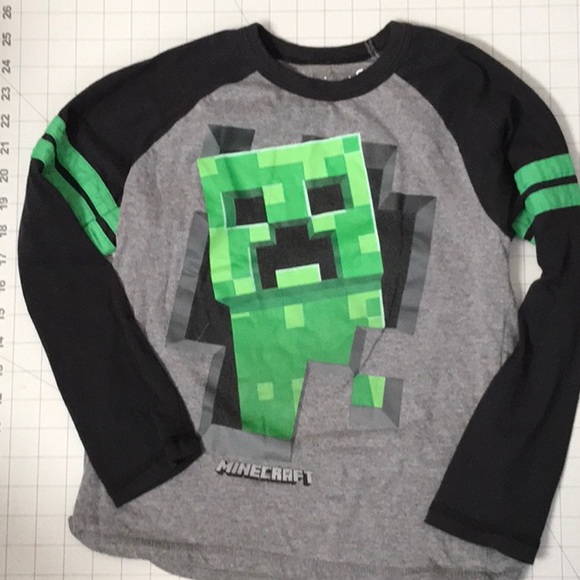 Boys size 8 Mojang Minecraft lot of 4 Shirts. - Picture 5 of 6
